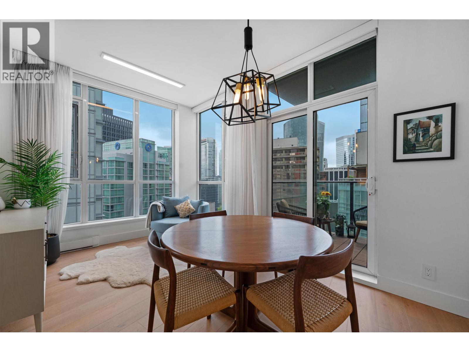 2 Bed, 2 Bath House for Sale in Vancouver – 1903 1189 MELVILLE STREET, Vancouver - Image 8