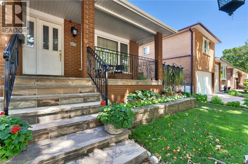 1149 DOWLAND Crescent, Burlington, Ontario, L7T4C7 — Photo 4
