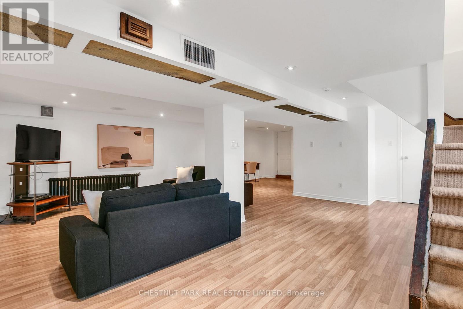 4 BIGGAR AVENUE - 32