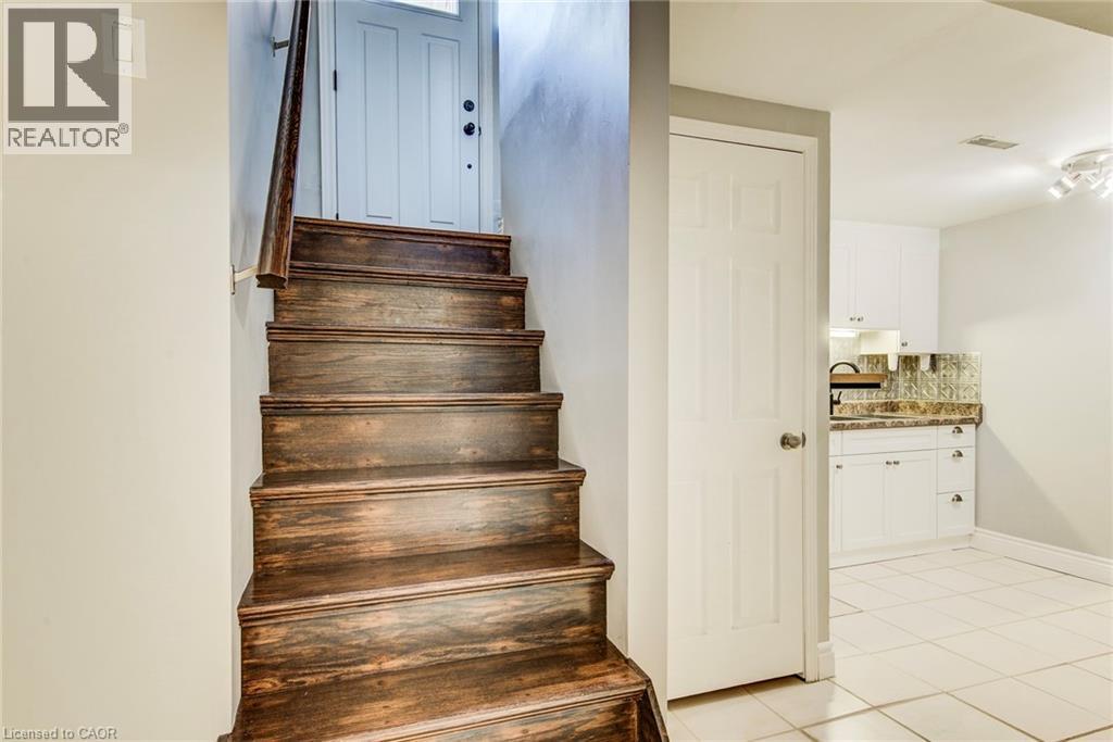 213 UNION Street E Unit# lower
