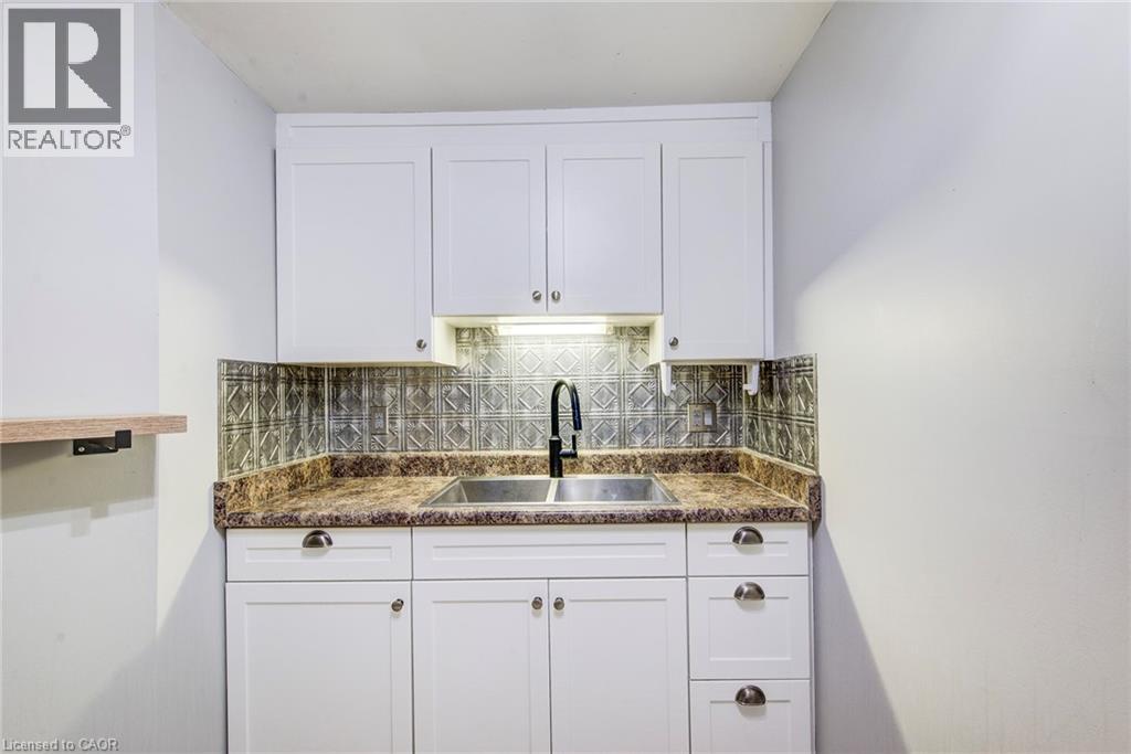 213 UNION Street E Unit# lower