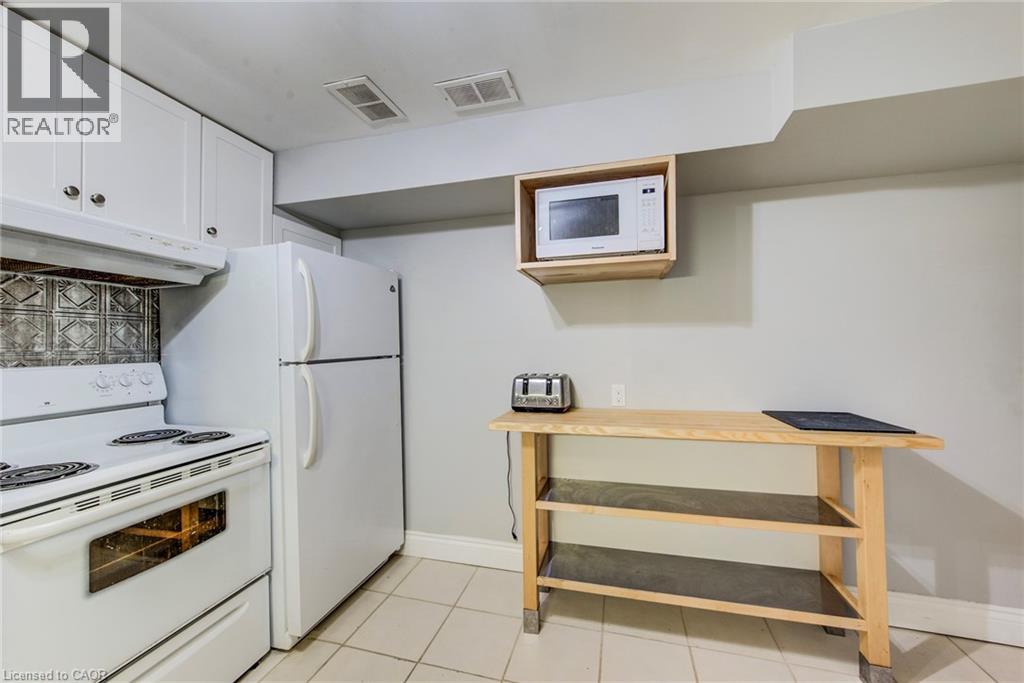 213 UNION Street E Unit# lower