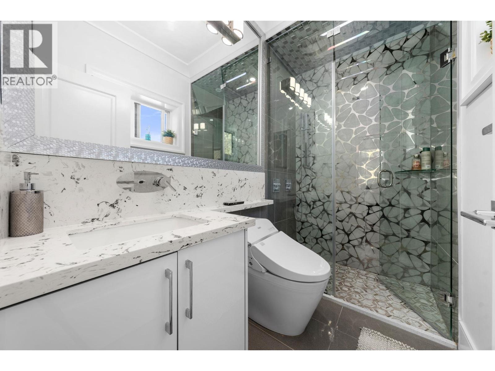 11 Bed, 10 Bath House for Sale in Vancouver – 3419 E 48TH AVENUE, Vancouver - Image 35
