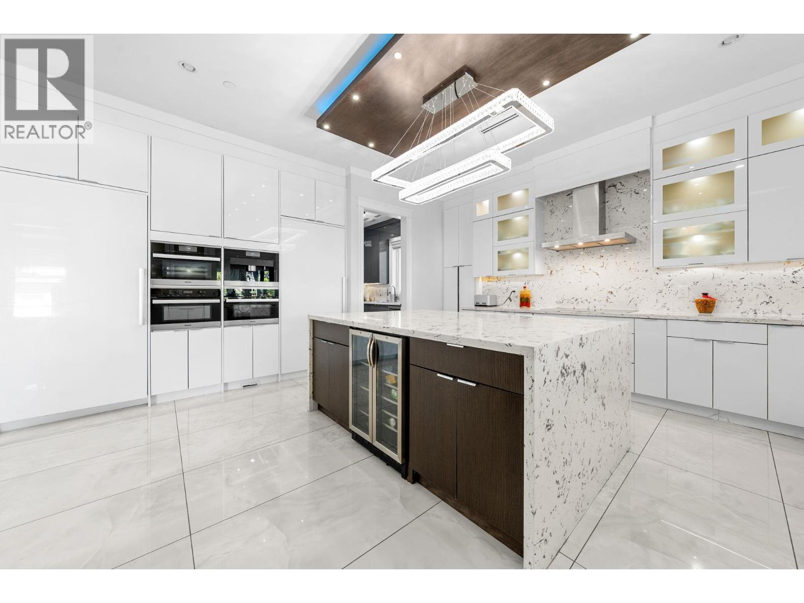 11 Bed, 10 Bath House for Sale in Vancouver – 3419 E 48TH AVENUE, Vancouver - Image 15