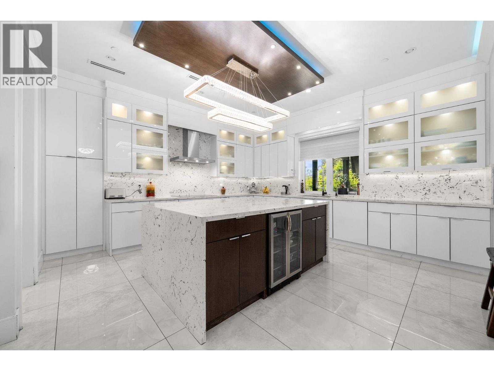 11 Bed, 10 Bath House for Sale in Vancouver – 3419 E 48TH AVENUE, Vancouver - Image 18