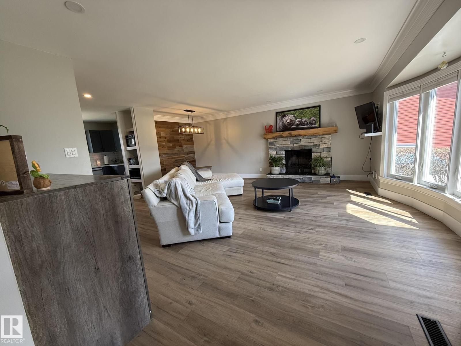 8004 180 ST NW, Edmonton