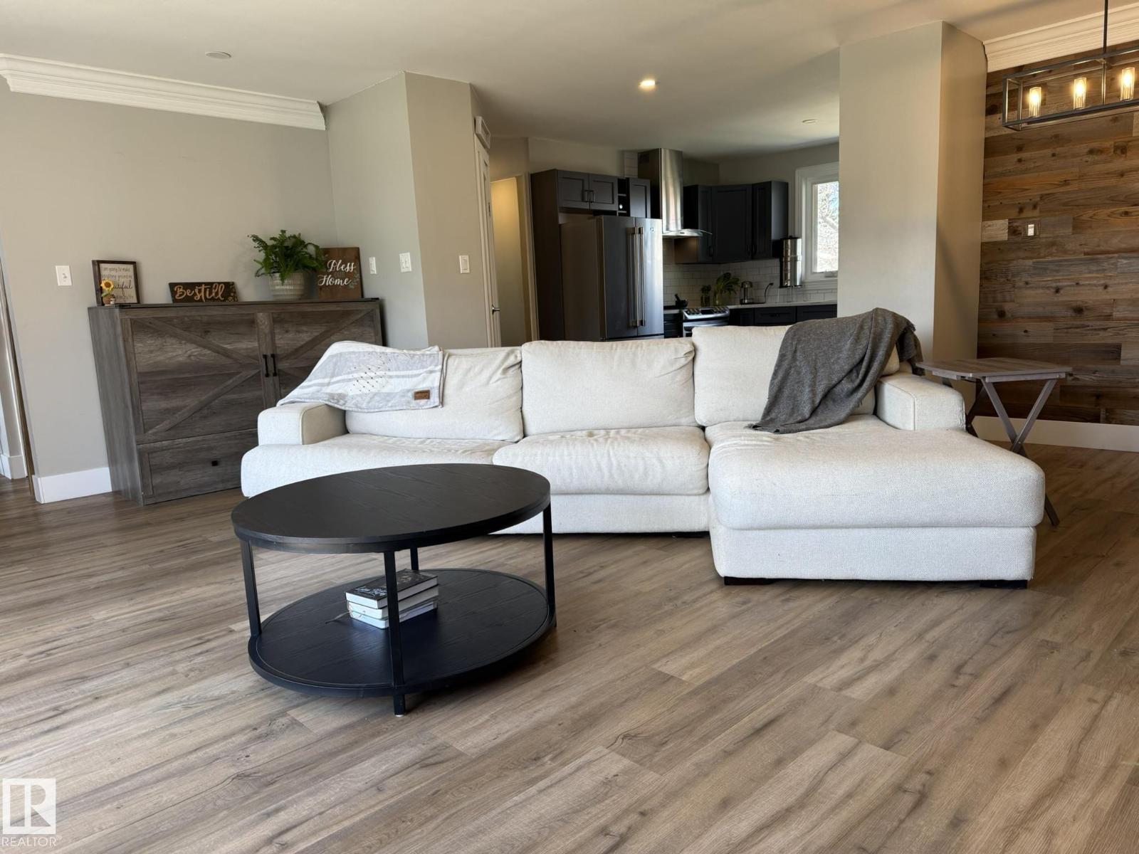 8004 180 ST NW, Edmonton