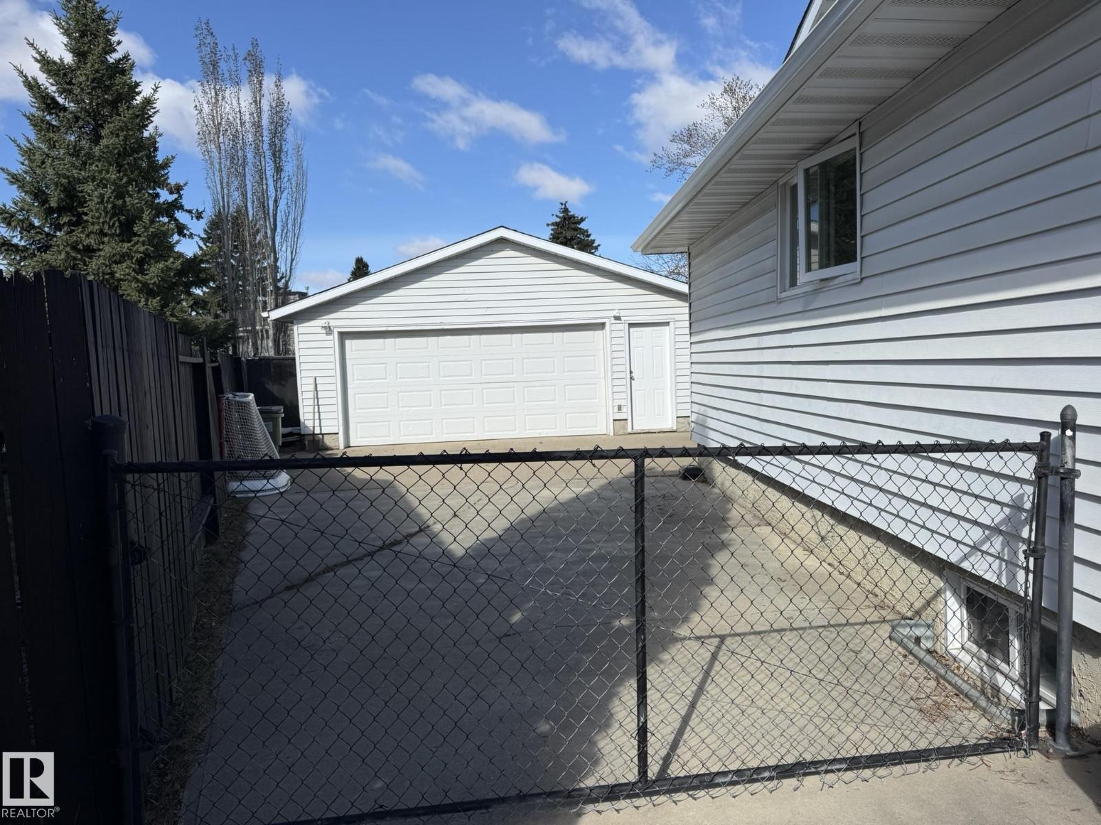 8004 180 ST NW, Edmonton