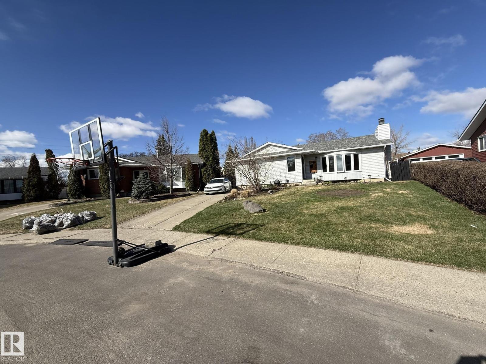 8004 180 ST NW, Edmonton