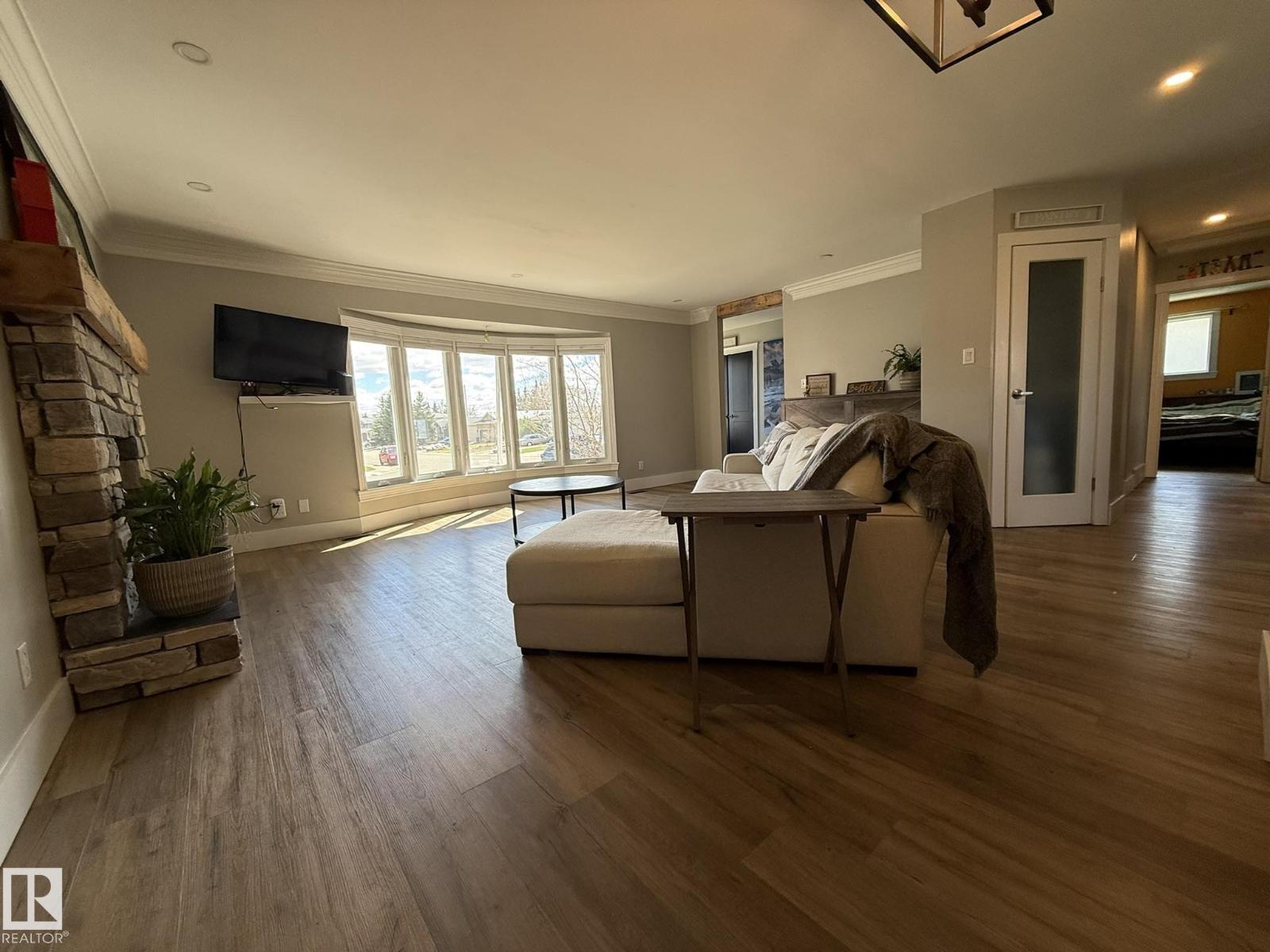 8004 180 ST NW, Edmonton