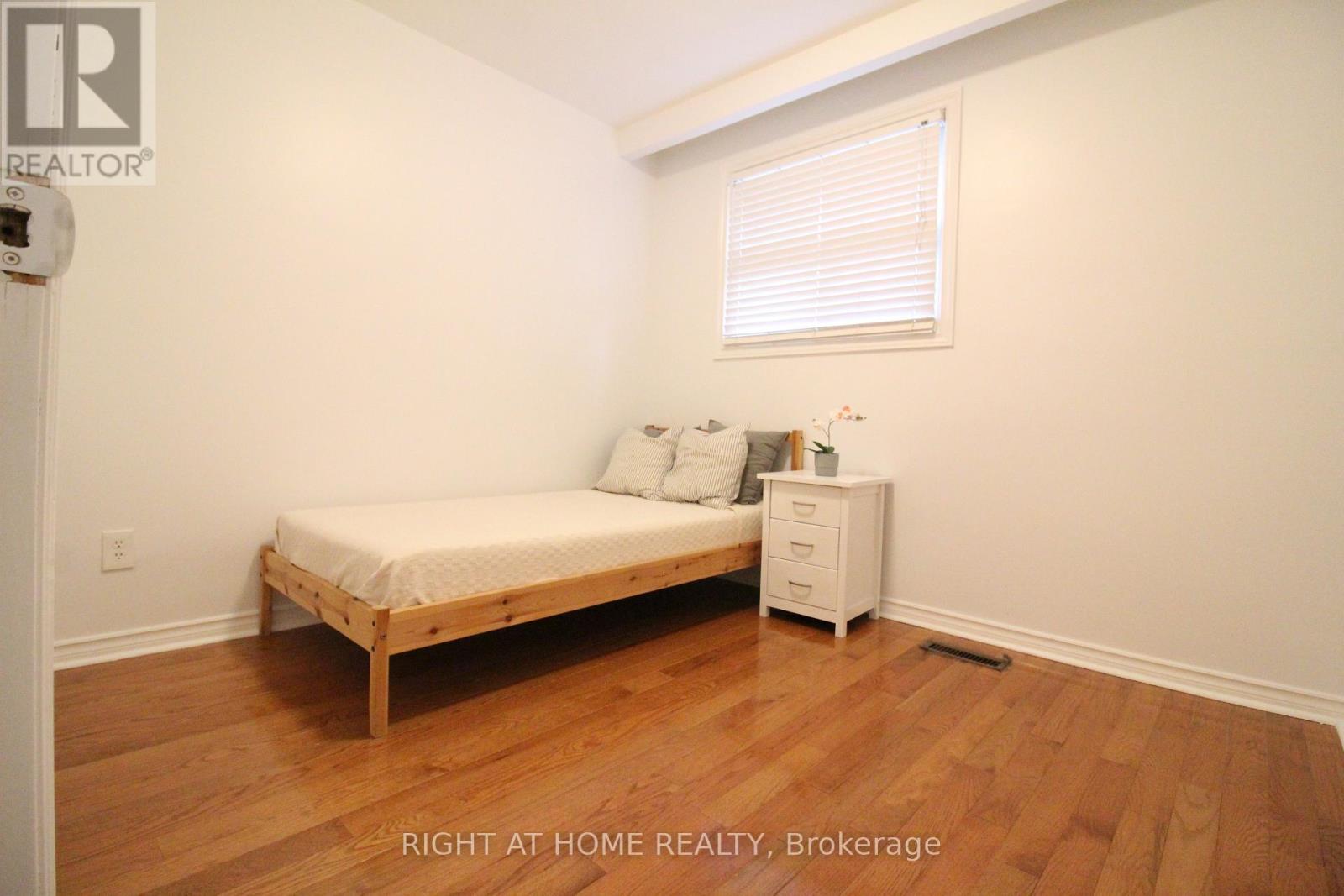 42 FRANEL CRESCENT - 31