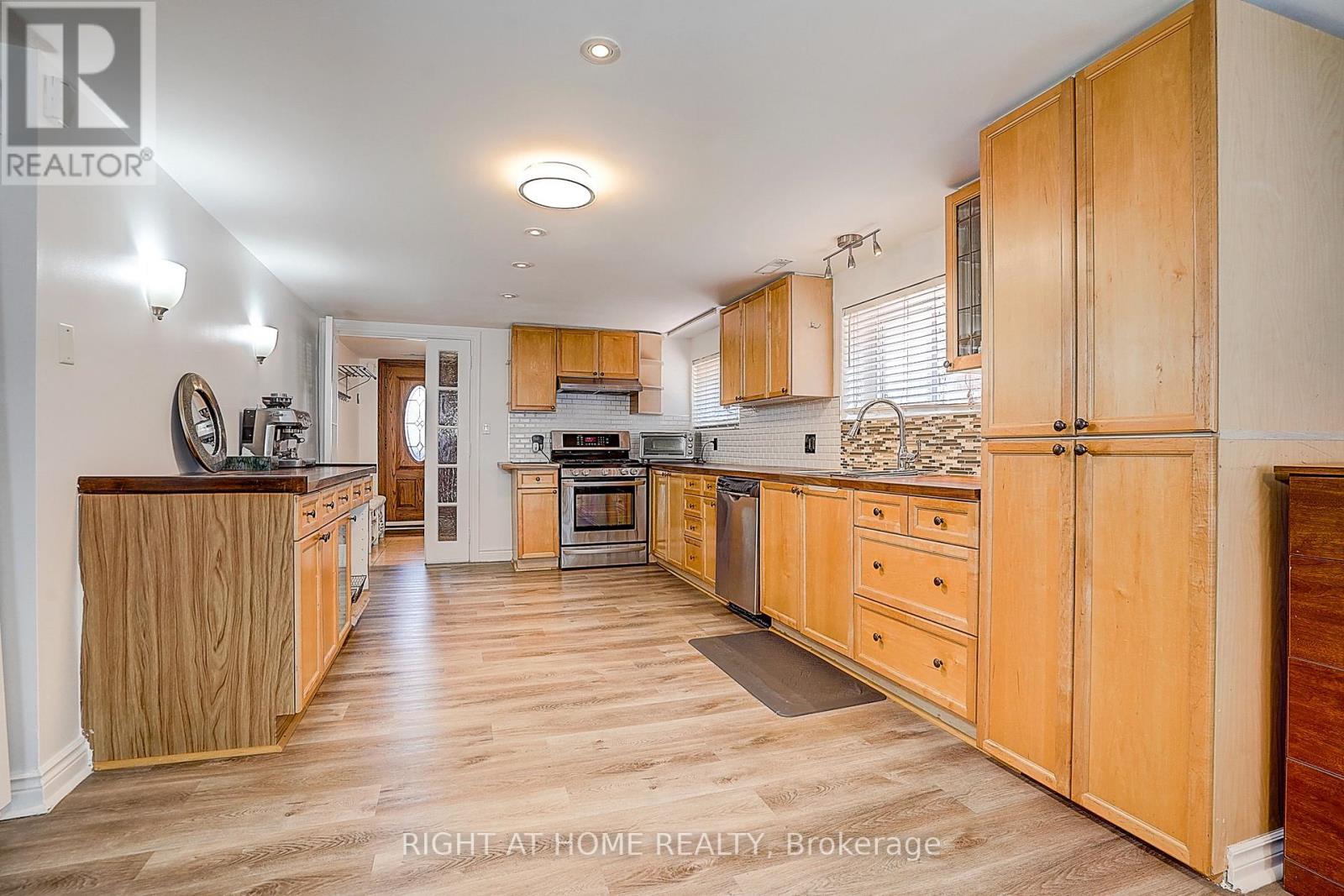 42 FRANEL CRESCENT - 36