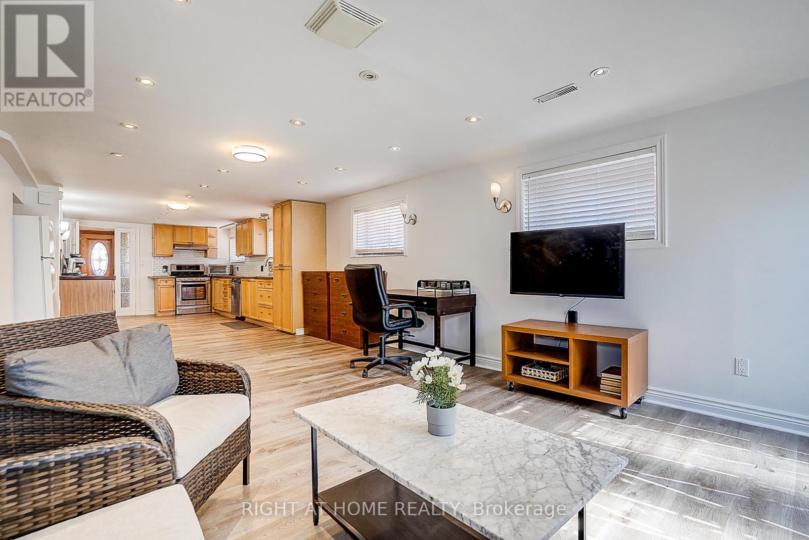 42 FRANEL CRESCENT - 39