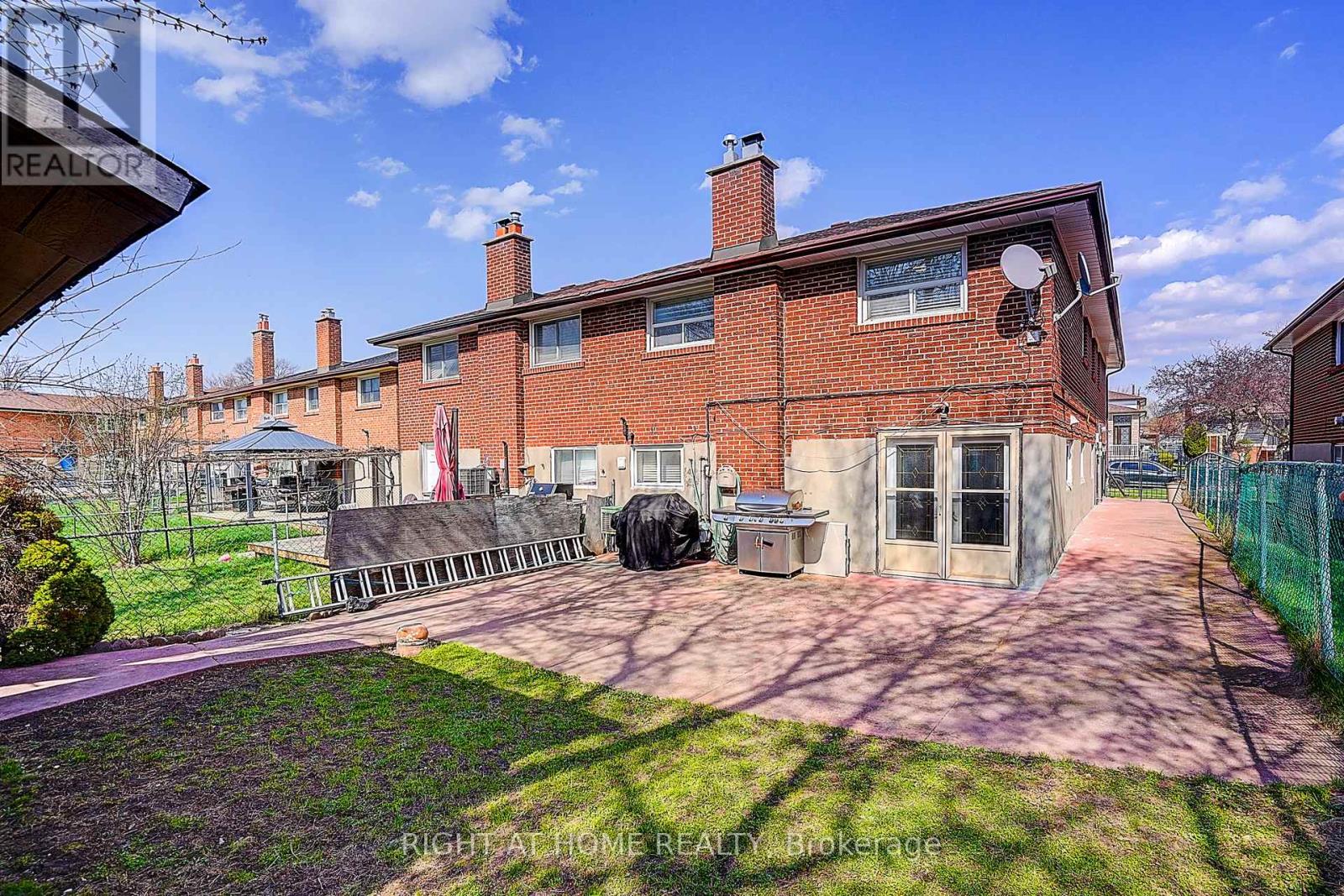 42 FRANEL CRESCENT - 44