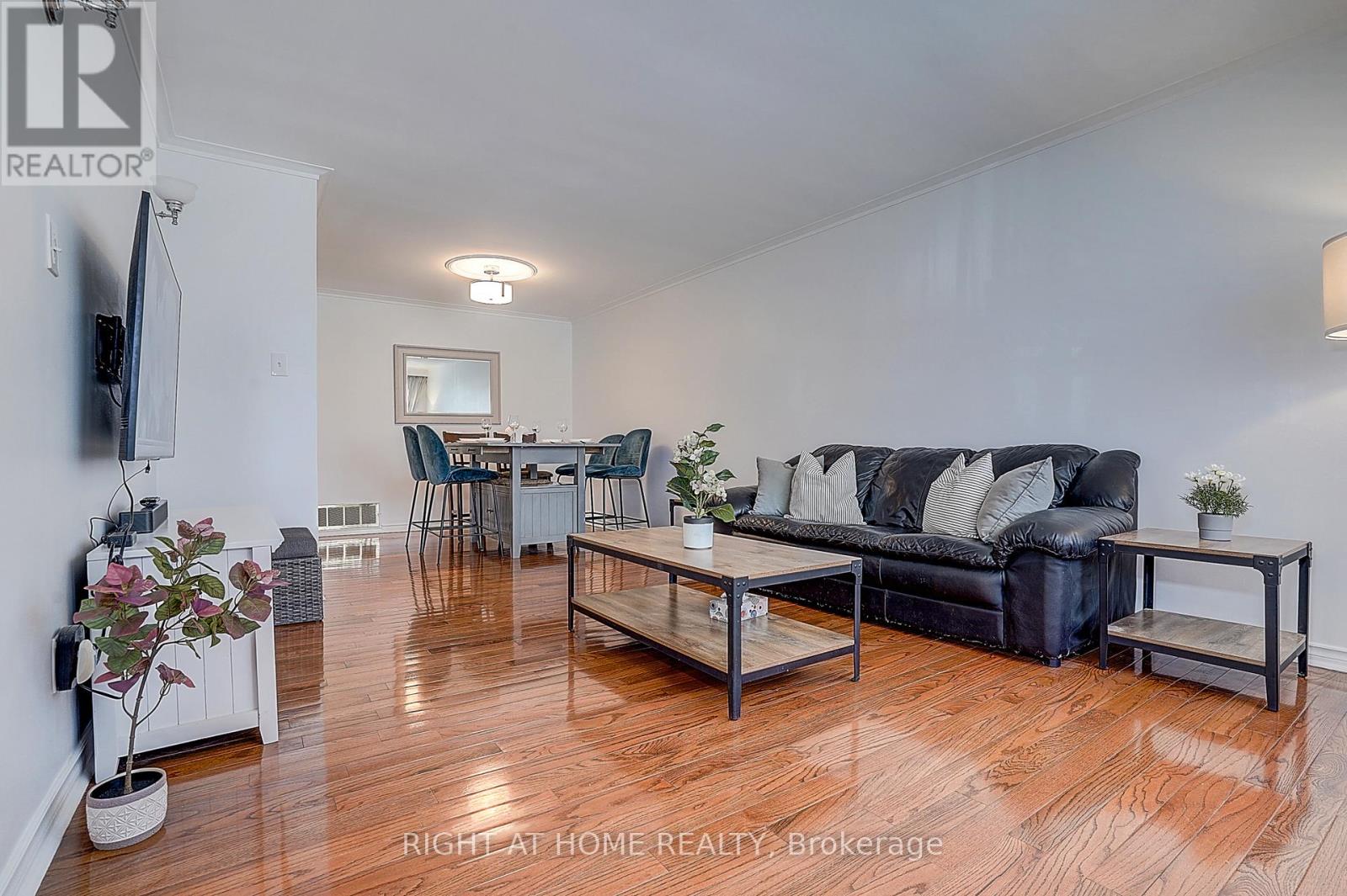 42 FRANEL CRESCENT - 8
