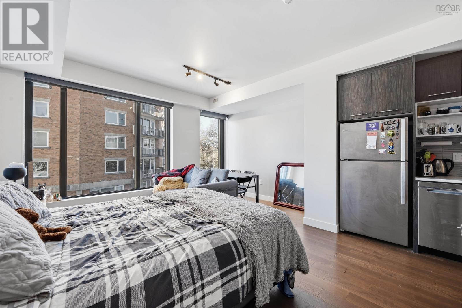 #305 1048 Wellington Street - 13