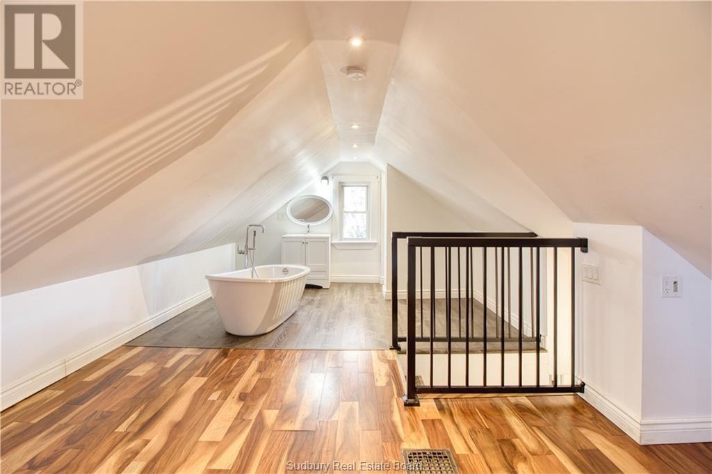 379 Ontario Street - 18