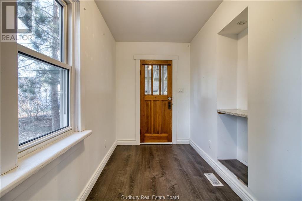 379 Ontario Street - 6
