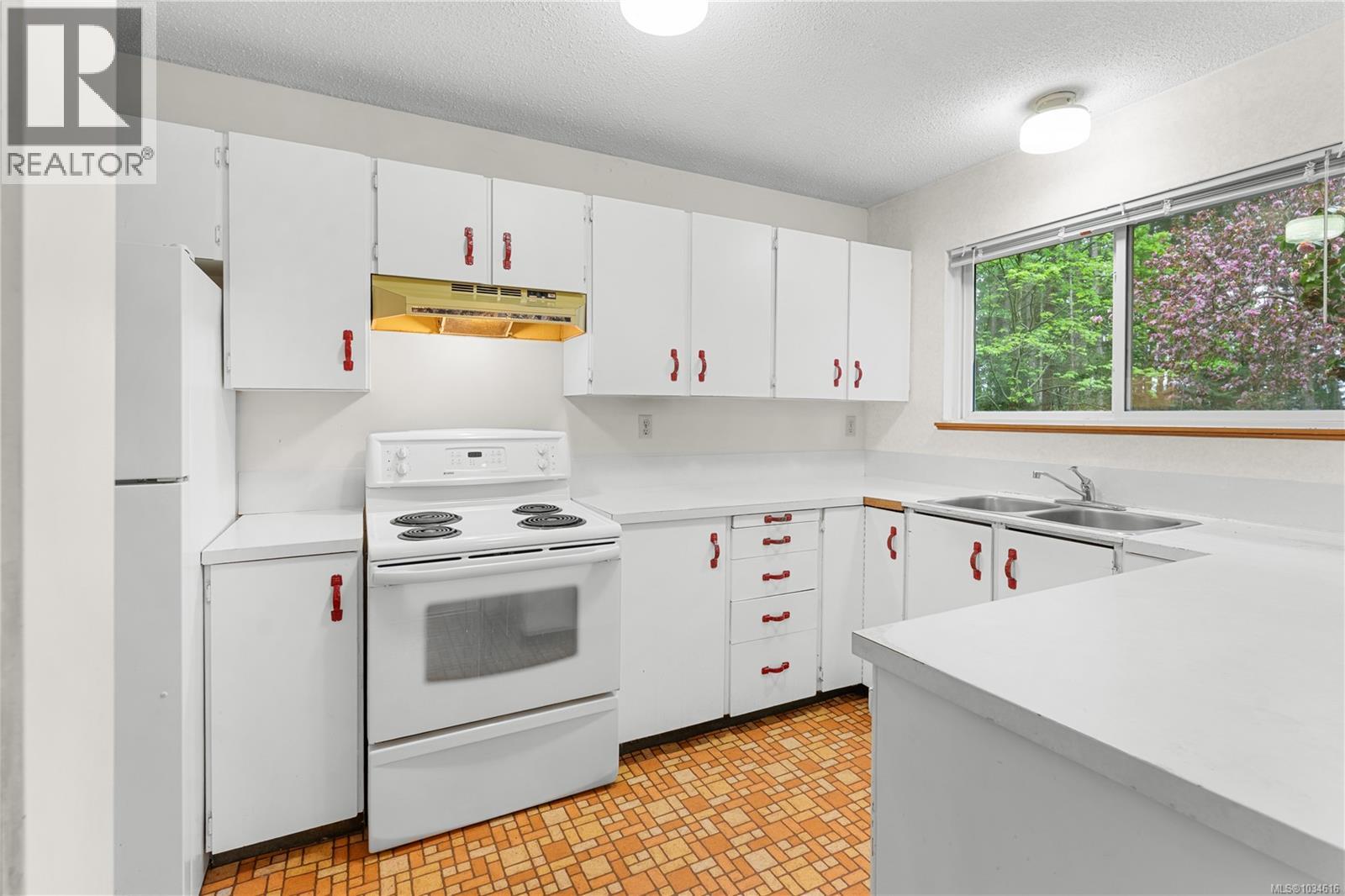 2420 Spring Beach Dr - 9