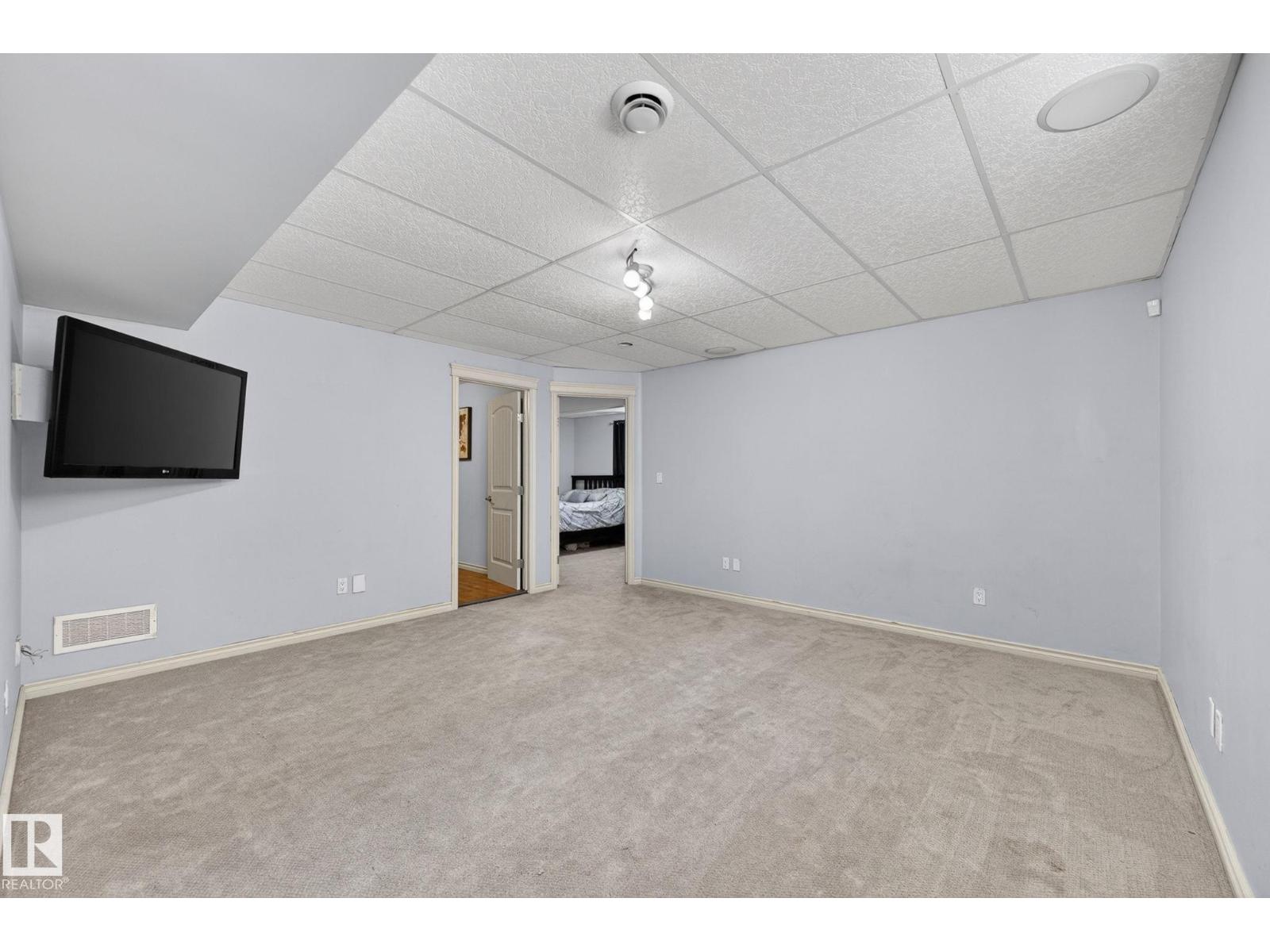 6 Henderson LD, Spruce Grove