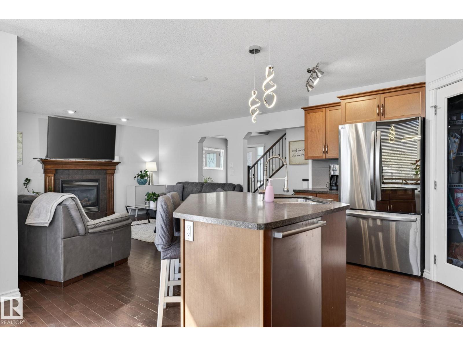 6 Henderson LD, Spruce Grove
