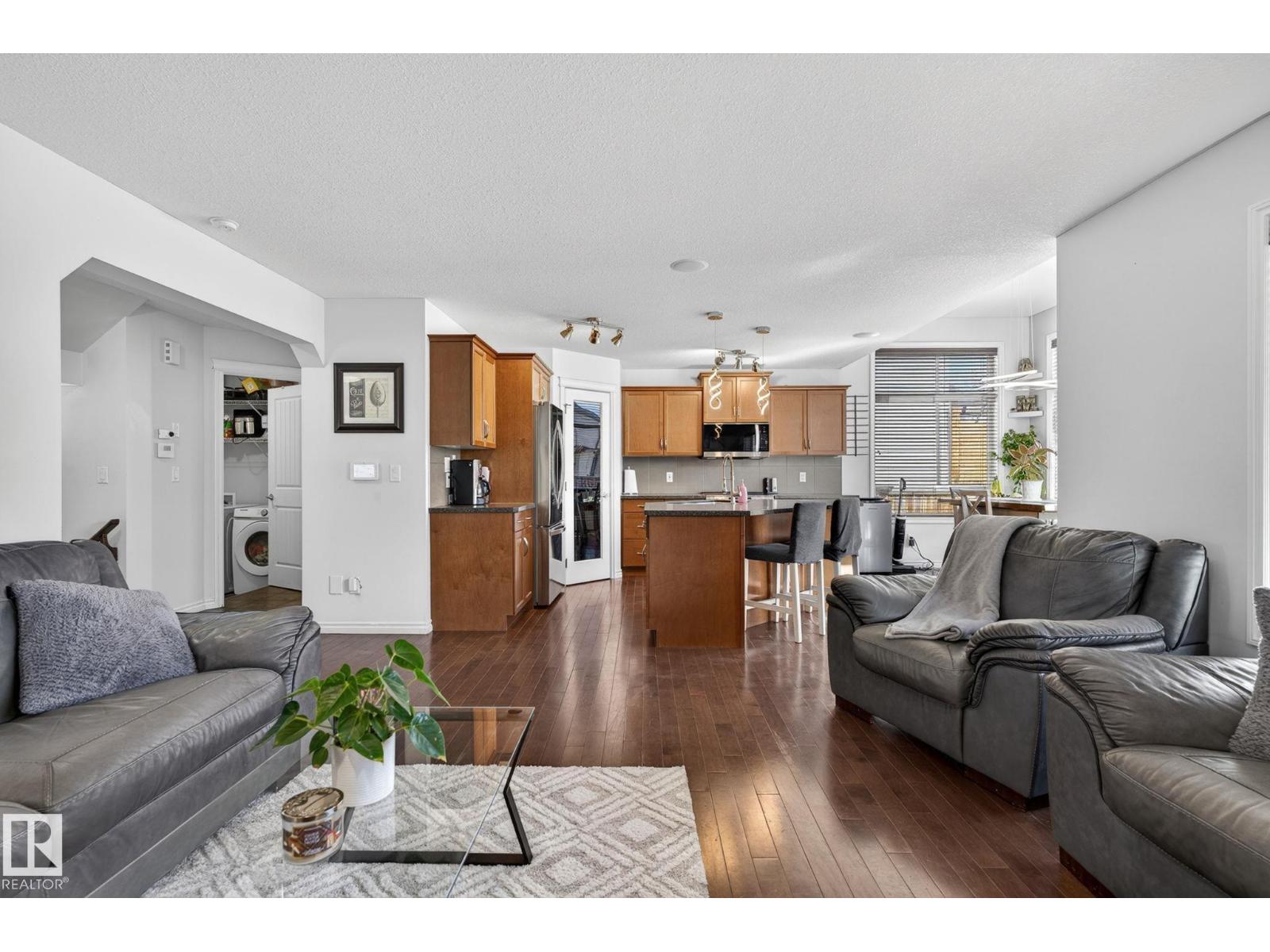 6 Henderson LD, Spruce Grove