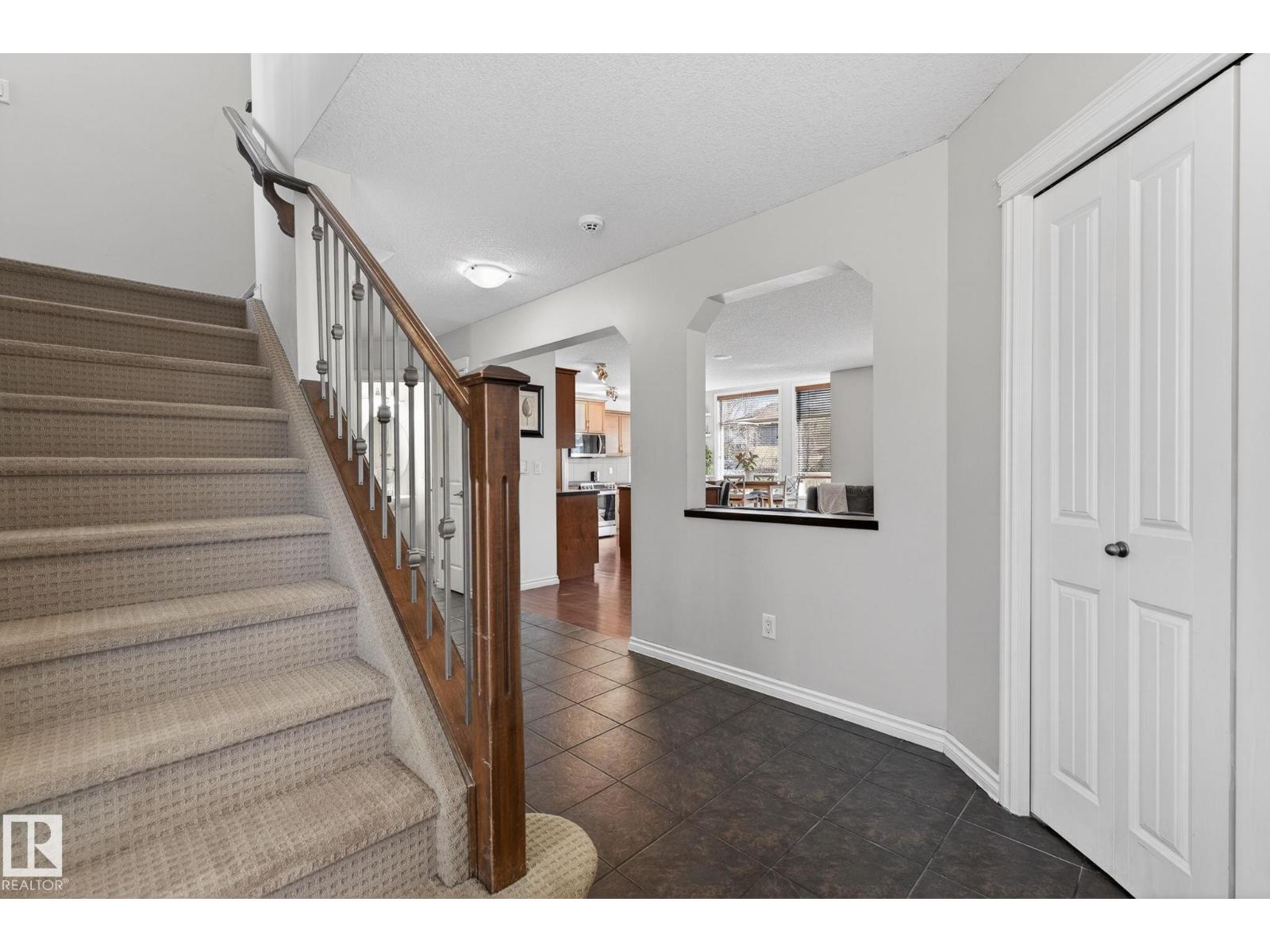 6 Henderson LD, Spruce Grove