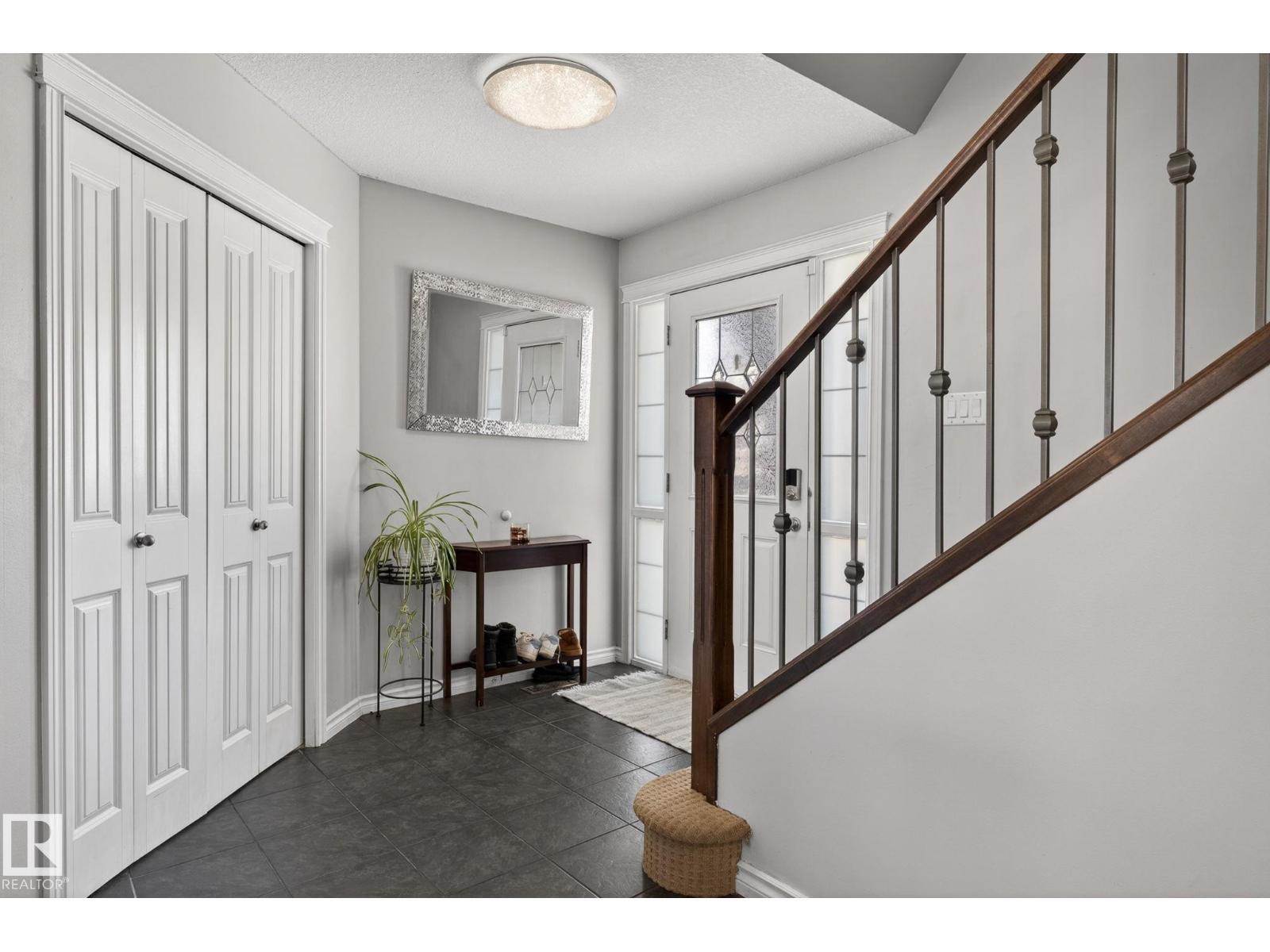 6 Henderson LD, Spruce Grove