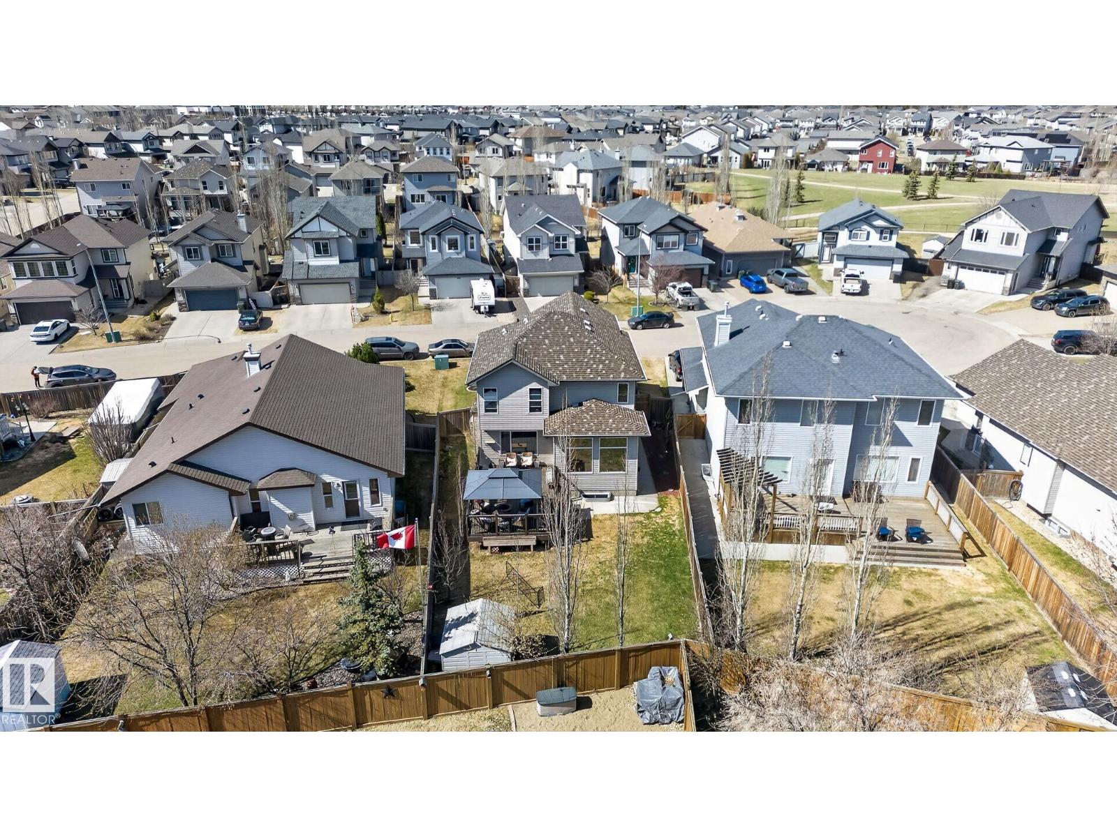 6 Henderson LD, Spruce Grove