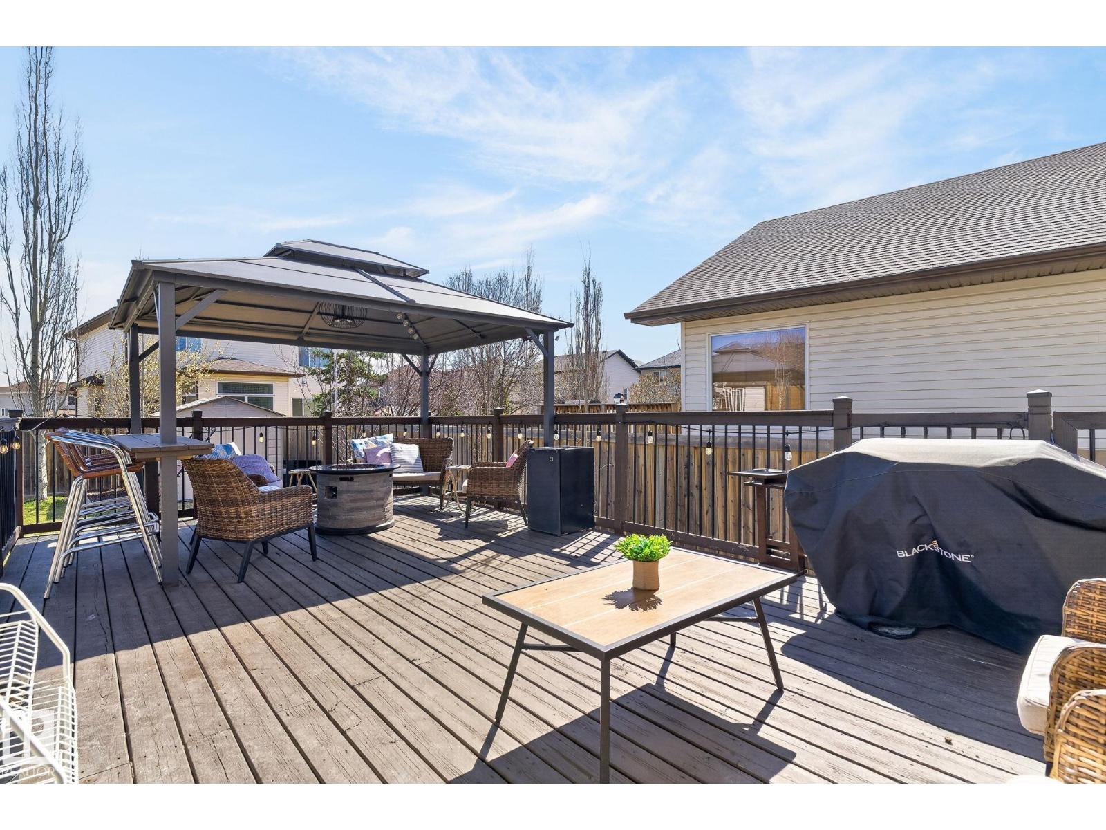 6 Henderson LD, Spruce Grove