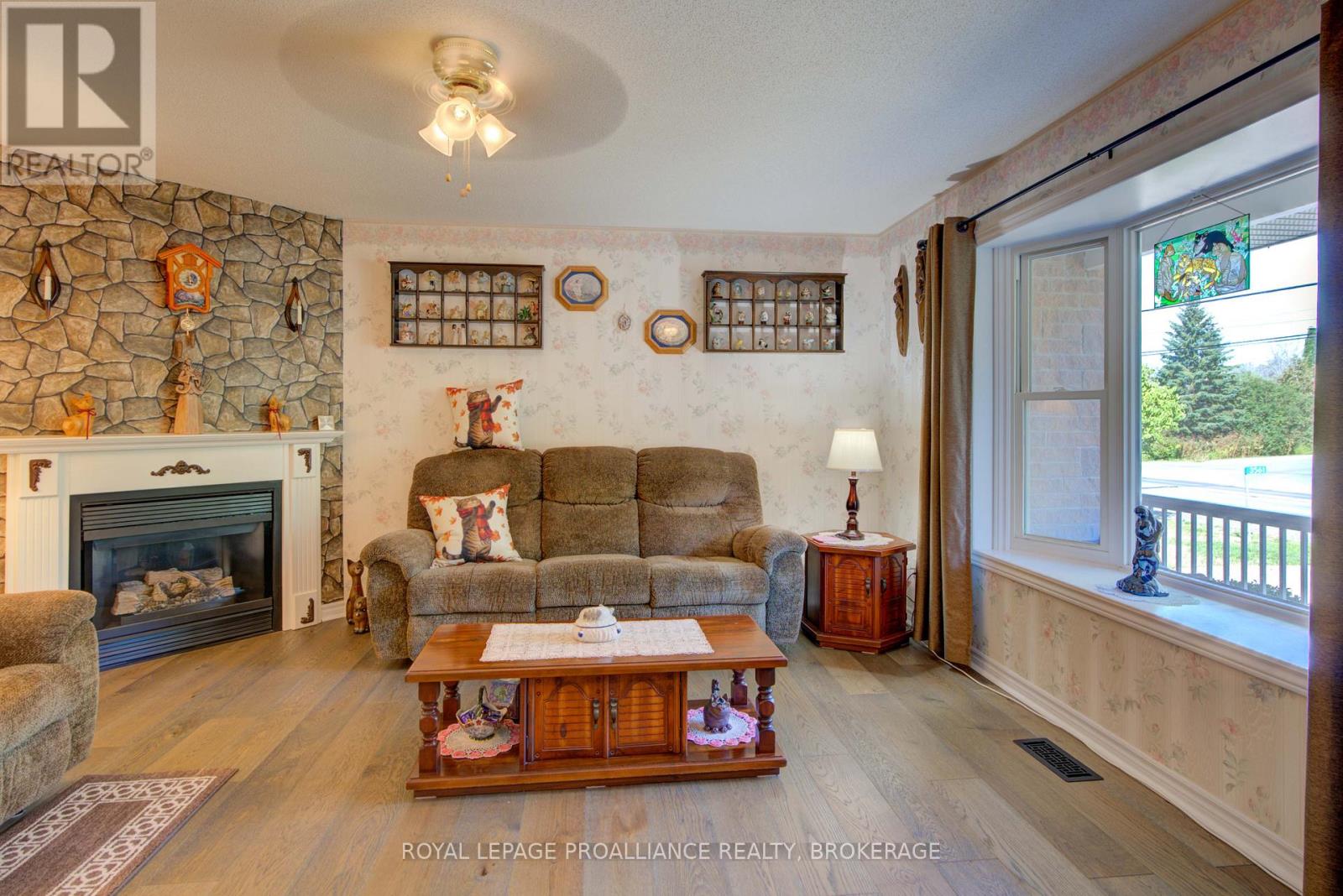 3561 PRINCESS STREET - 5