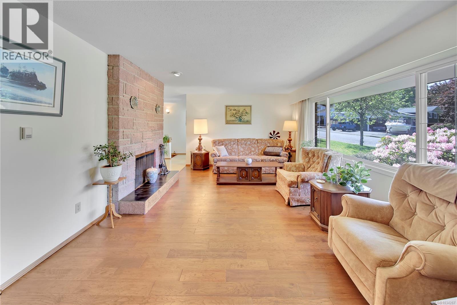 2293 Cameron Dr - 9
