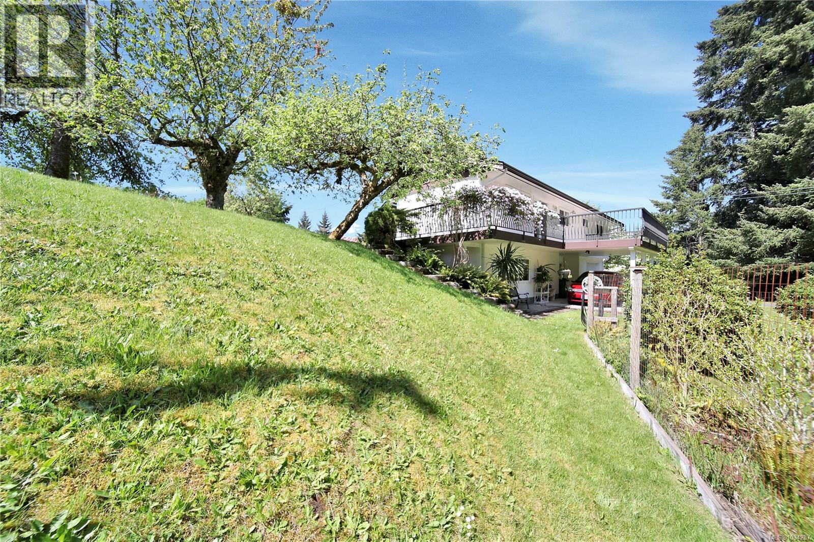 2293 Cameron Dr - 4