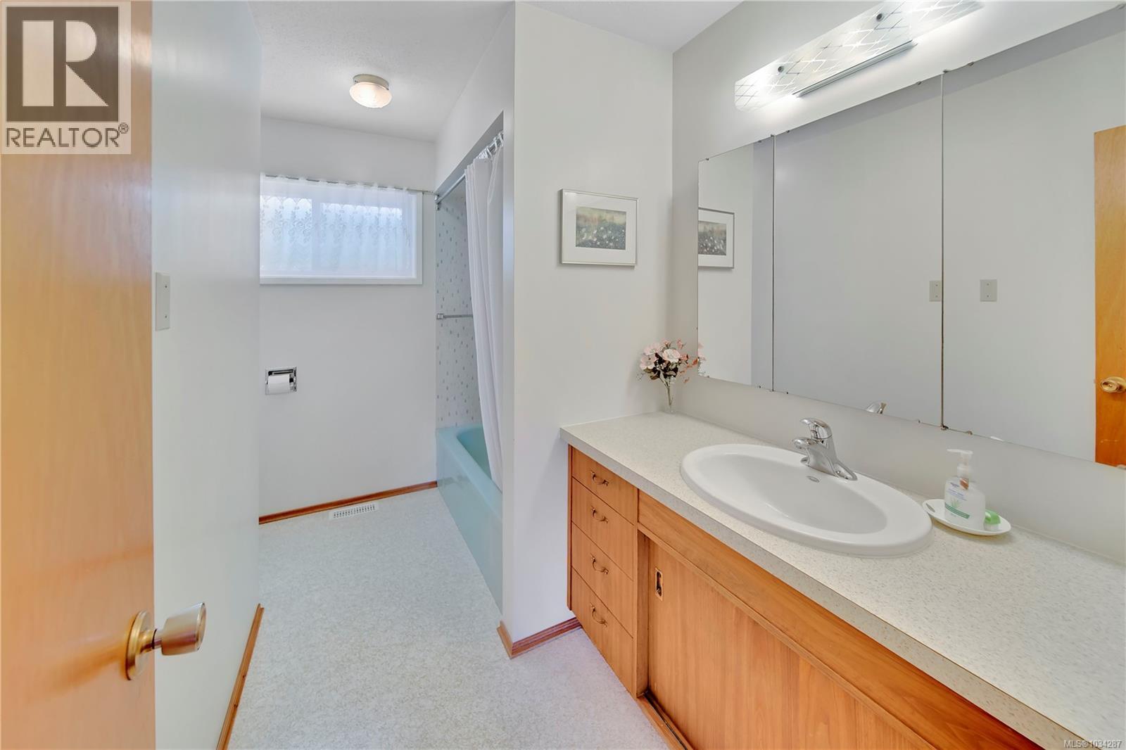 2293 Cameron Dr - 24