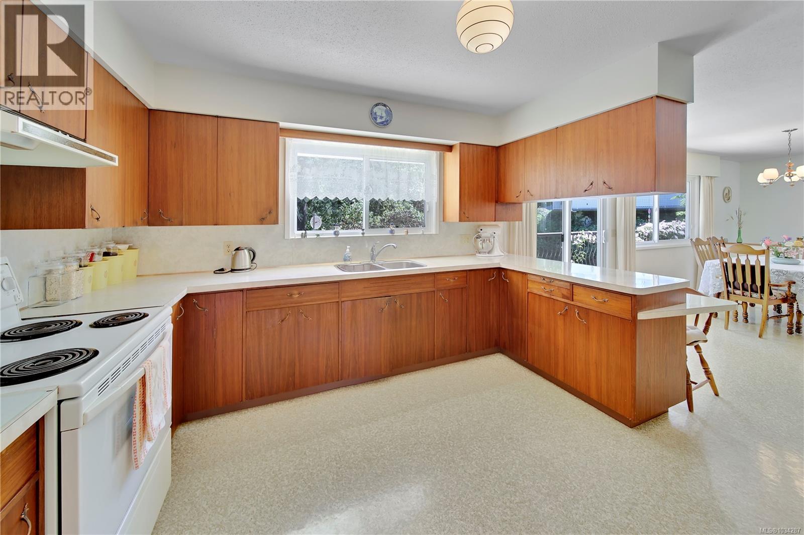 2293 Cameron Dr - 14
