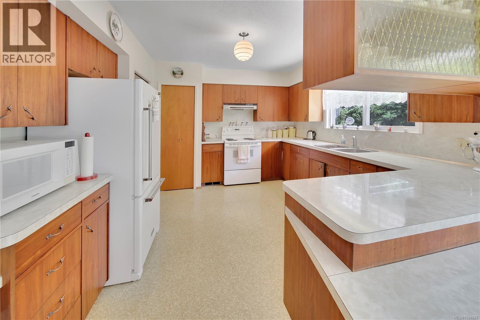 2293 Cameron Dr - 16