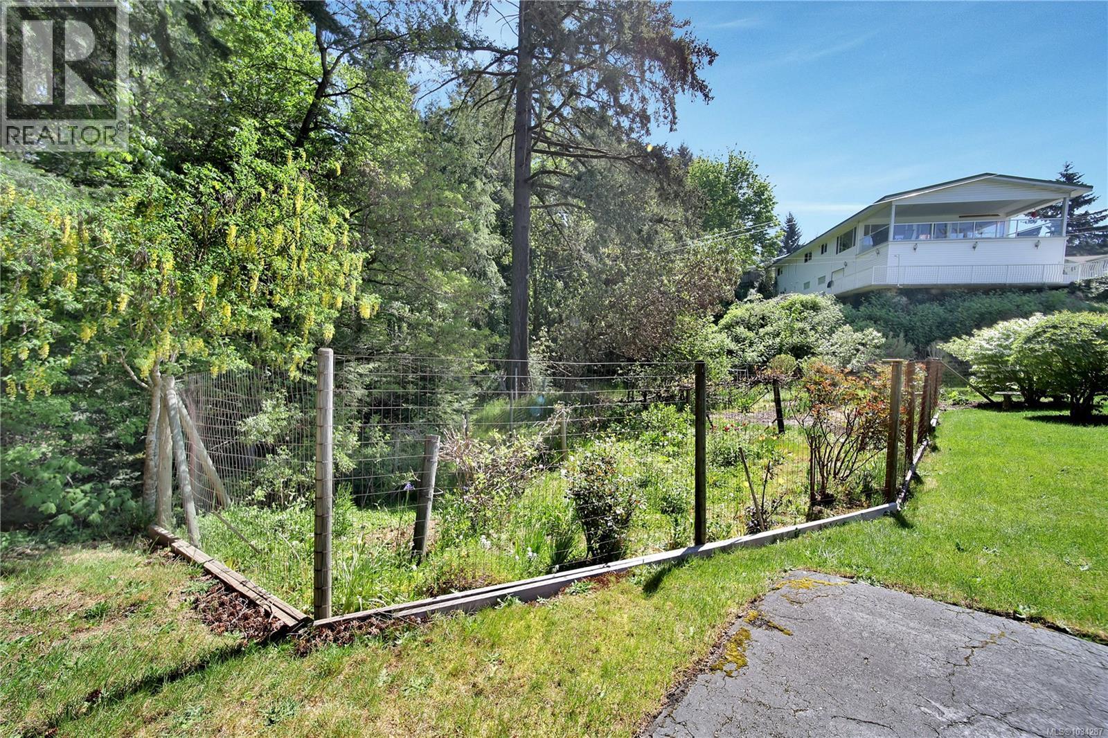 2293 Cameron Dr - 35
