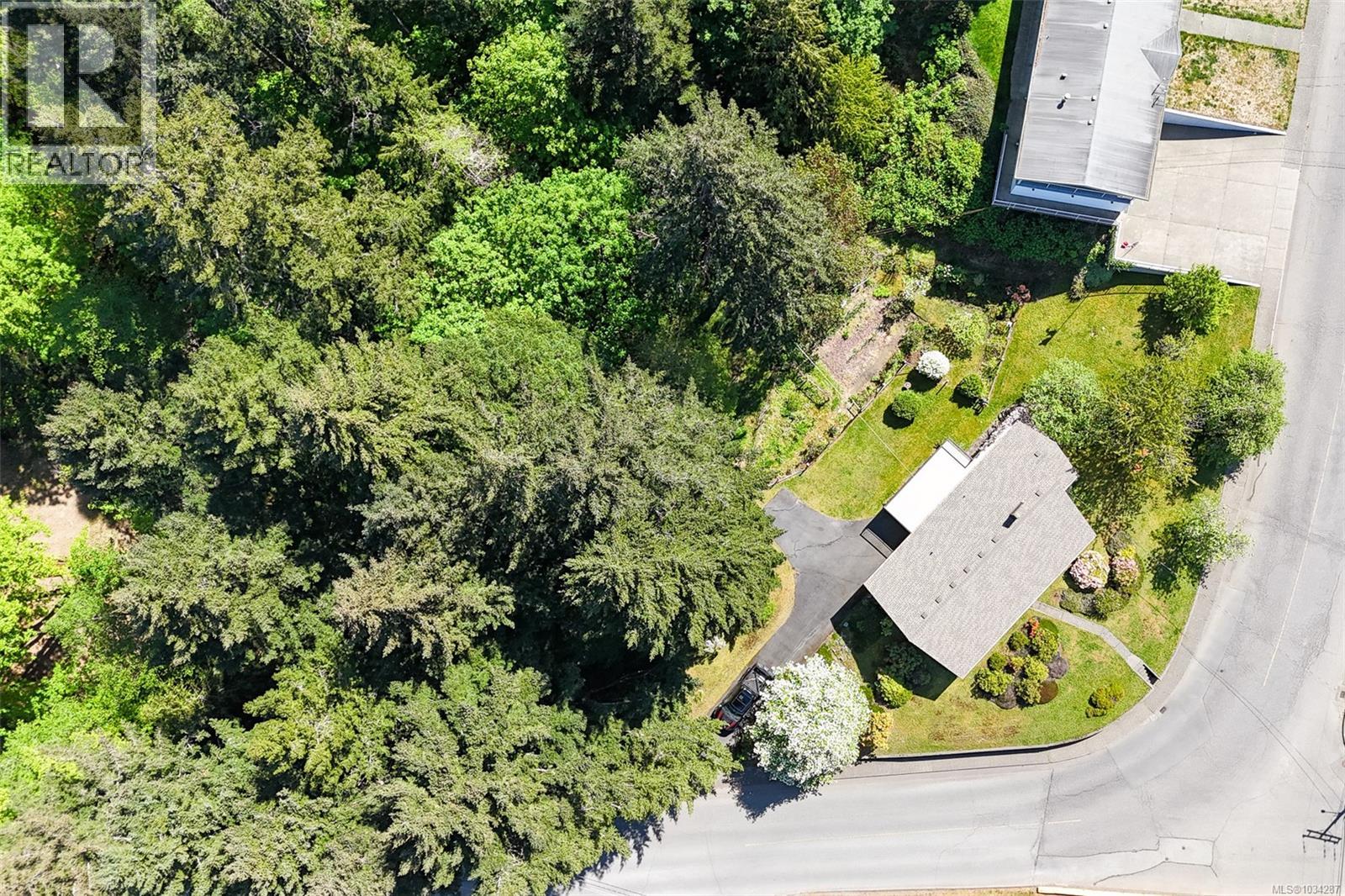 2293 Cameron Dr - Image 3