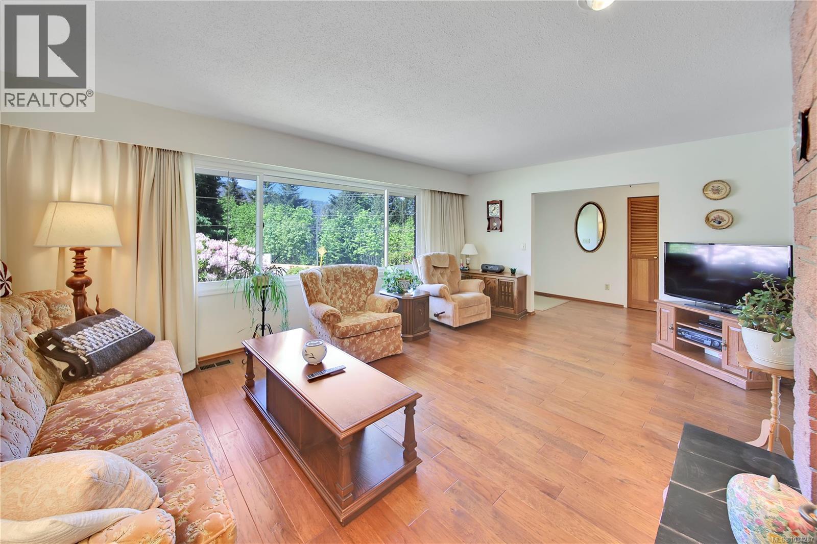 2293 Cameron Dr - 8