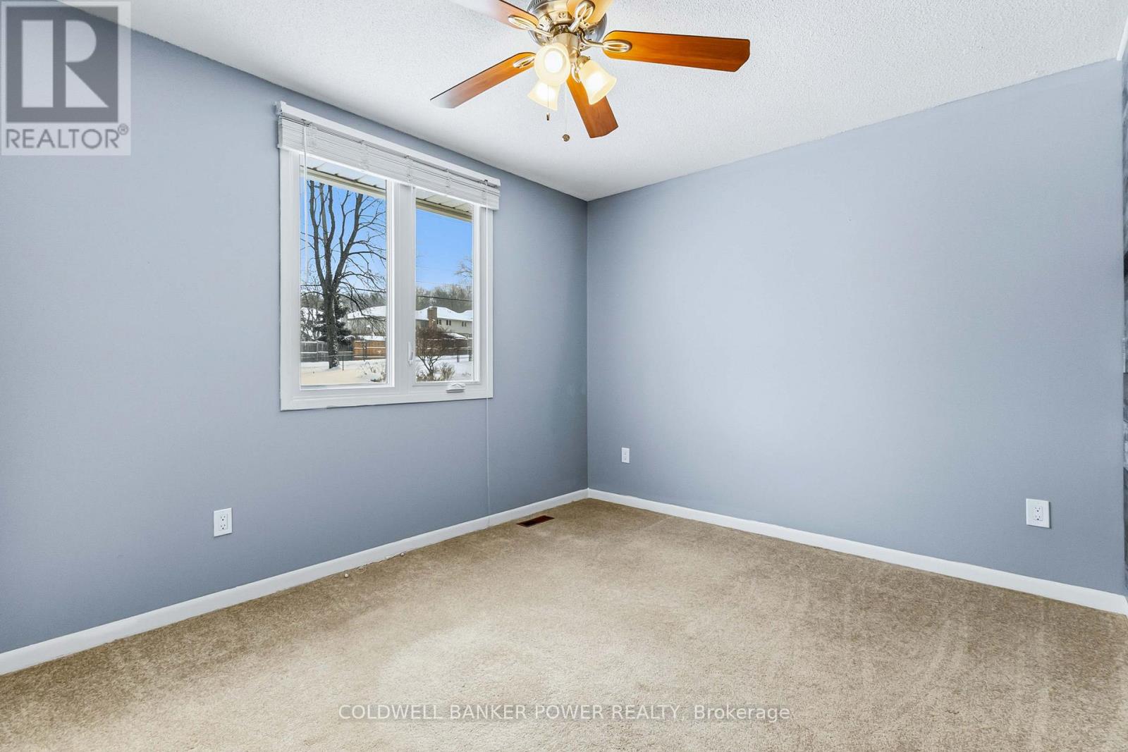 27 FOXCROFT CRESCENT - 31