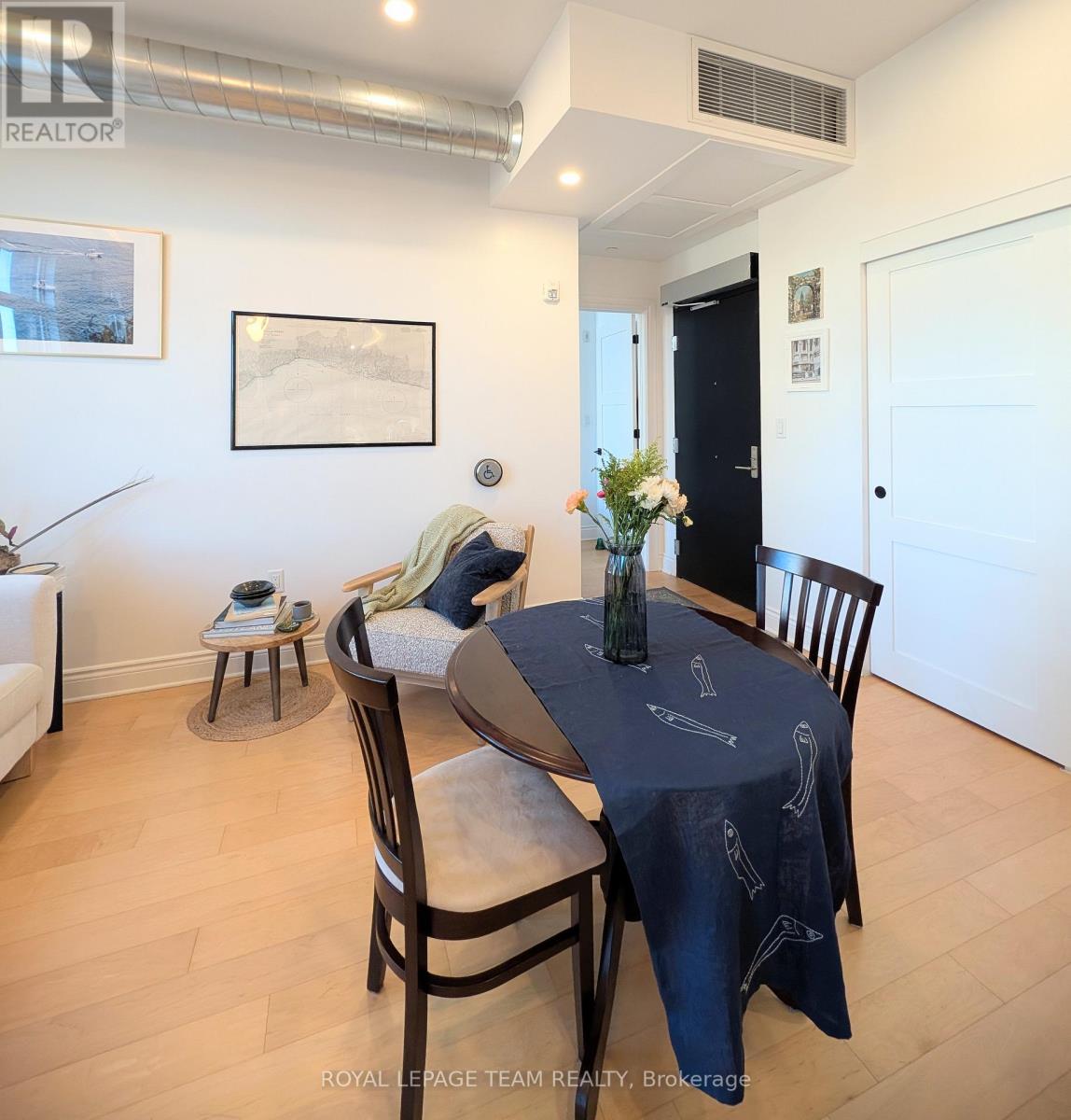 Open concept entry to unit