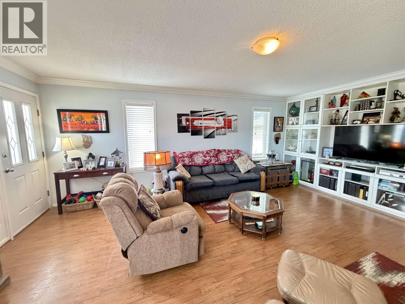 473 CONNAUGHT STREET - 32