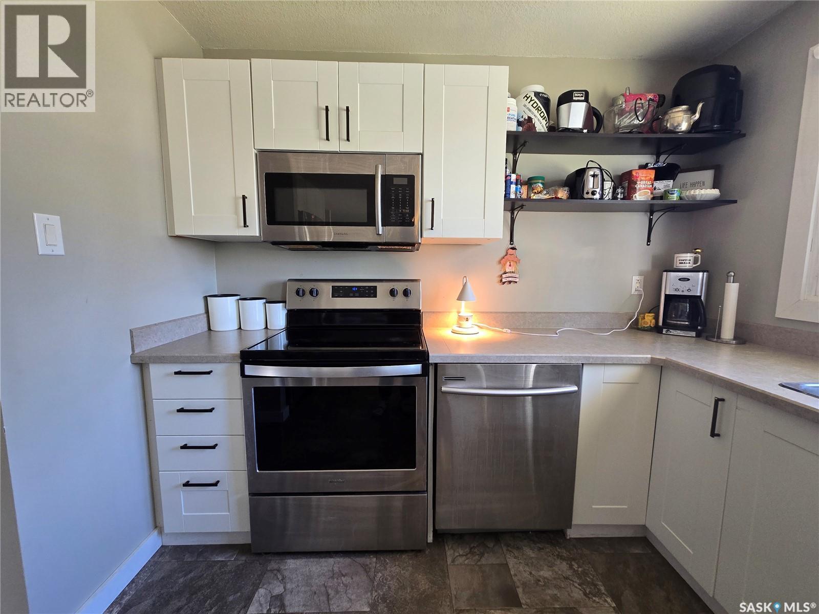 719 3rd STREET E - 12