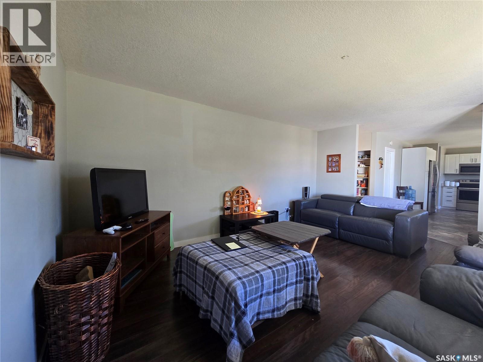 719 3rd STREET E - 17