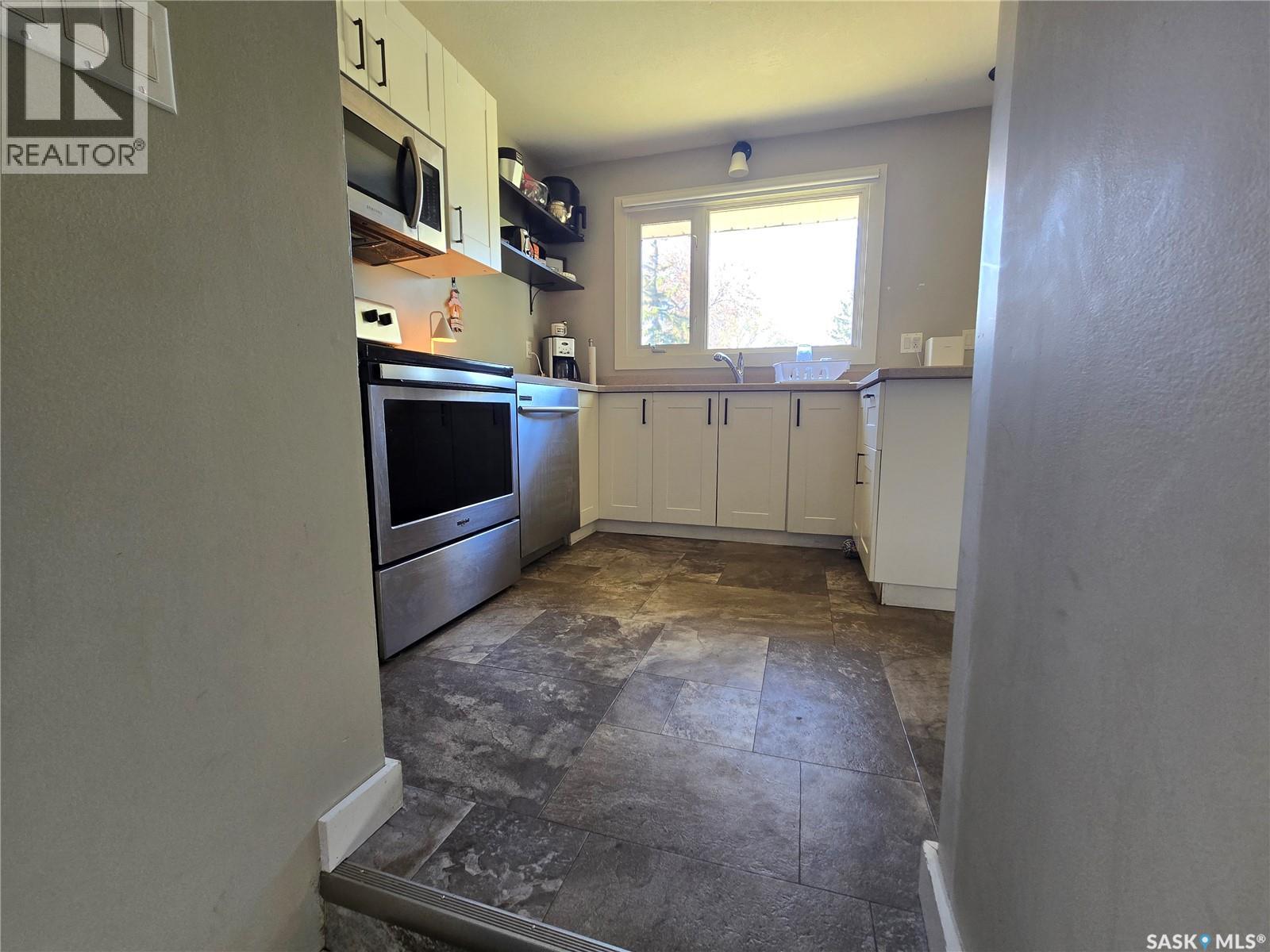 719 3rd STREET E - 11