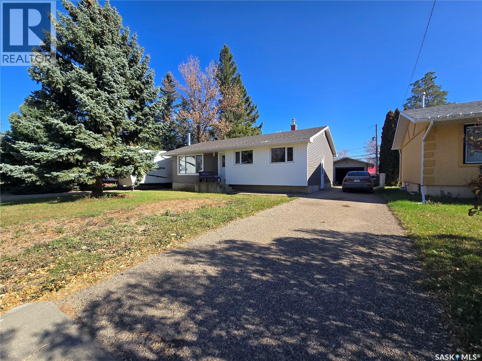 719 3rd STREET E - 3