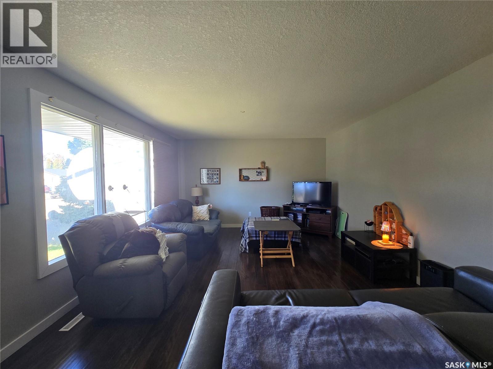 719 3rd STREET E - 16