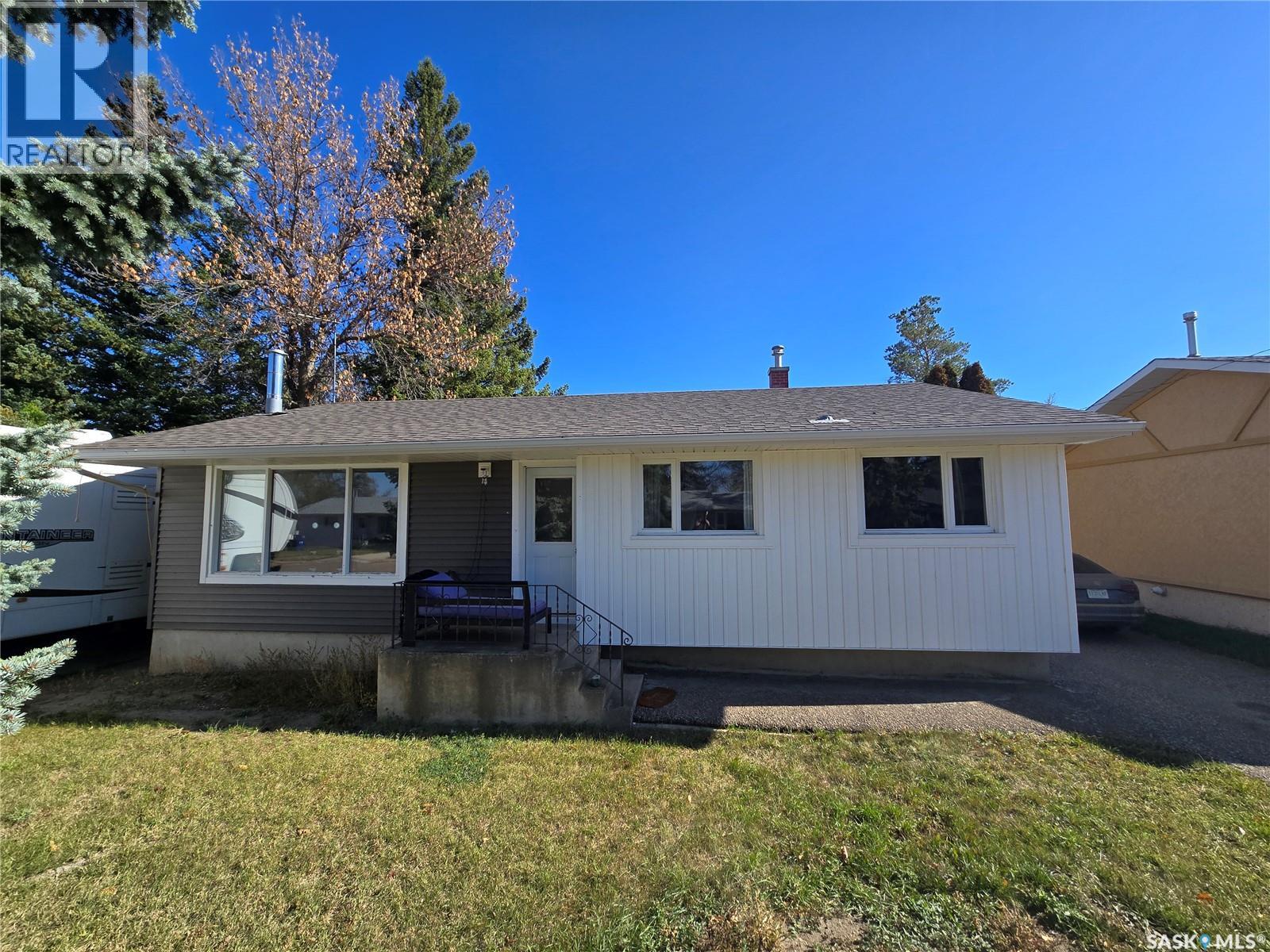 719 3rd STREET E - 1