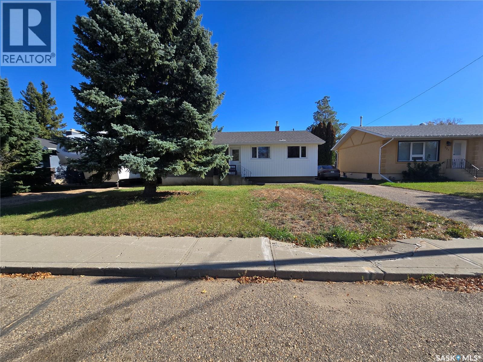 719 3rd STREET E - 2