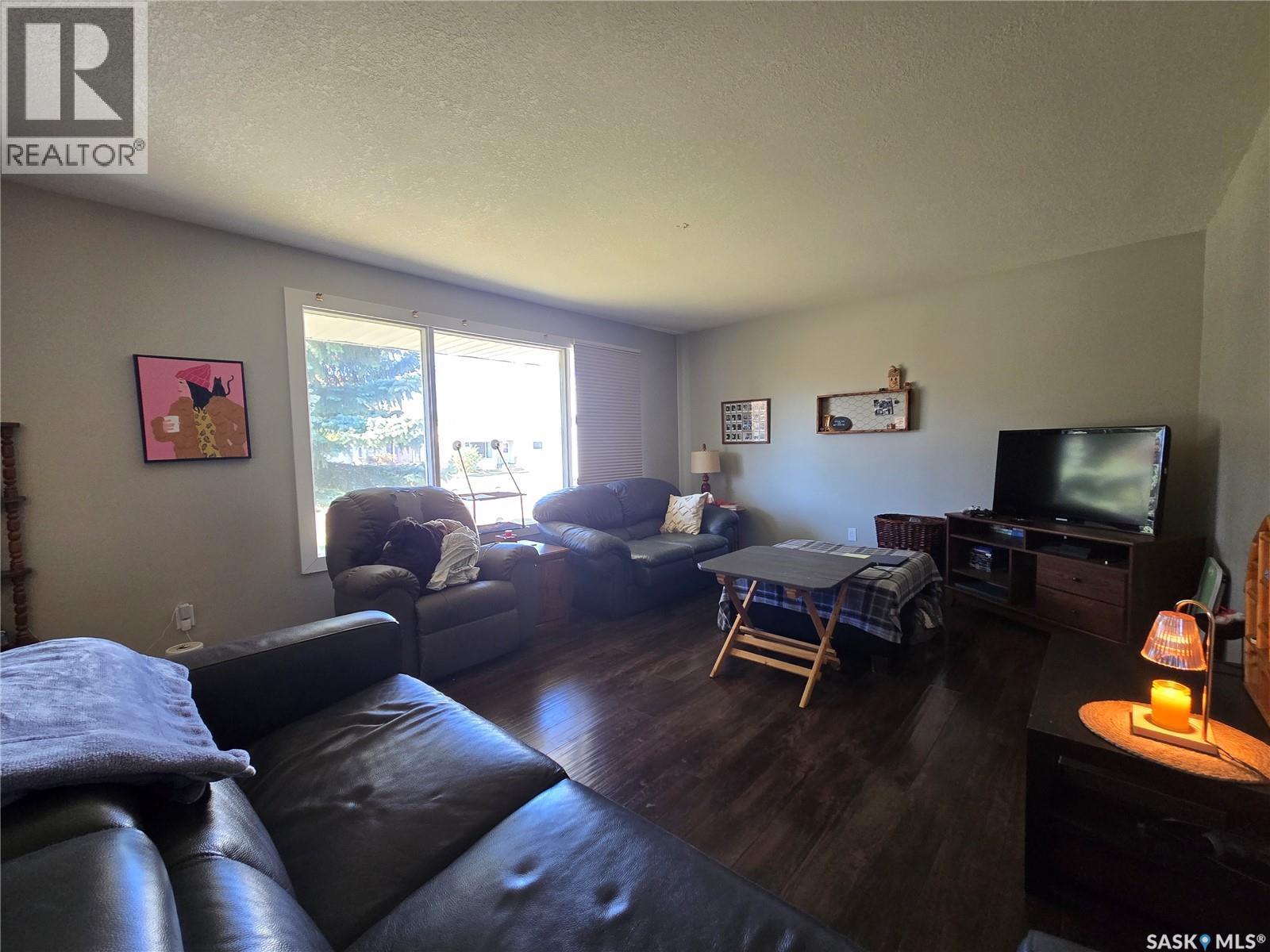 719 3rd STREET E - 18